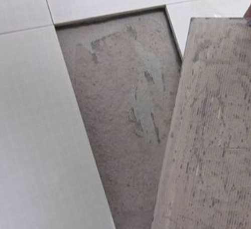 临沧瓷砖空鼓维修公司分享瓷砖铺贴时如果打浆（即涂抹在瓷砖背面和基层上的砂浆或瓷砖胶）过少，会带来以下问题