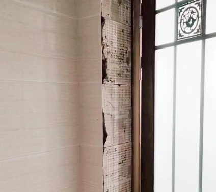 临沧瓷砖空鼓免砸砖维修公司分享吸水砖泡水时间不够或过长都会对瓷砖铺贴效果产生影响